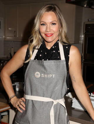 December 10, 2019, New York, New York, USA: Actress JENNIE GARTH from Beverly Hills 90210 wears an apron at the partnership launch of Shipt, a grocery delivery service and kitchenware retailer Sur La Table. New York USA - ZUMAk03_ 20191210_zaf_k03_095 Copyright: xNancyxKaszermanx