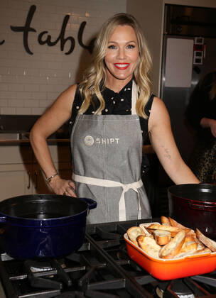December 10, 2019, New York, New York, USA: Actress JENNIE GARTH from Beverly Hills 90210 at the partnership launch of Shipt, a grocery delivery service and kitchenware retailer Sur La Table. New York USA - ZUMAk03_ 20191210_zaf_k03_120 Copyright: xNancyxKaszermanx
