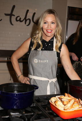 December 10, 2019, New York, New York, USA: Actress JENNIE GARTH from Beverly Hills 90210 at the partnership launch of Shipt, a grocery delivery service and kitchenware retailer Sur La Table. New York USA - ZUMAk03_ 20191210_zaf_k03_121 Copyright: xNancyxKaszermanx