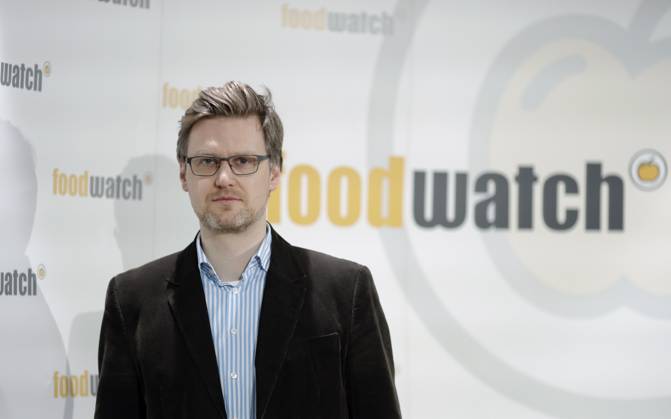 11.12.2019, Berlin, Deutschland - Pressekonferenz: foodwatch Deutschland zu Lebensmittelkontrollen. Foto: Martin Ruecker, Geschaeftsfuehrer foodwatch Deutschland.