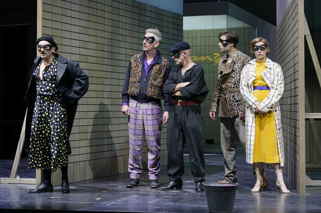 Bilder des Jahres 2019, Entertainment 12 Dezember Milan Peschel, Bernd Moss, Martin Wuttke, Jeremy Mockridge und Judith Hofmann bei der Fotoprobe zum Theaterstück (Life on earth can be sweet) Donna im Deutschen Theater. Berlin, 13.12.2019