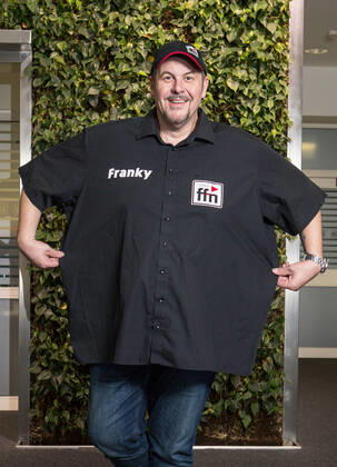 Hannover, 28.04.2017 :FFN Morgenman Franky hat dank Magenverkleinerung bis heute schon 52 KG abgenommen, Grund genug um das schlanke Reh mal vor die Cam zu zerren, und ja springen kann er auch wieder Hannover Niedersachsen Deutschland