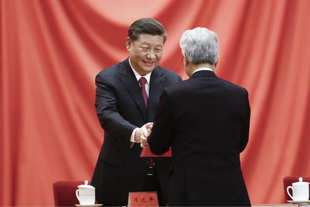 (200110) -- BEIJING, Jan. 10, 2020 (Xinhua) -- Chinese President Xi Jinping, also general secretary of the Communist Party of China (CPC) Central Committee and chairman of the Central Military Commission, presents certificate to one of the representatives of the award winners during an annual ceremony to honor distinguished scientists, engineers and research achievements at the Great Hall of the People in Beijing, capital of China, Jan. 10, 2020. (Photo by Sheng Jiapeng Xinhua) CHINA-BEIJING-TOP SCIENCE AWARD (CN) 