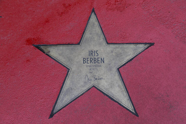 Star von Iris Berben am Boulevard der Stars am Potsdamer Platz in Berlin am 13.02.2019