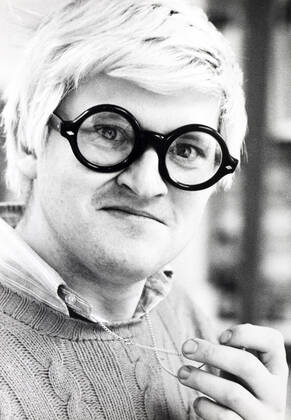 HOCKNEY David Portrait de David Hockney par Fay Godwin (1931-2005) Credit : Collection British Library KHARBINE-TAPABOR.