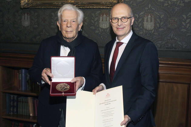 News Bilder des Tages Christoph von Dohnanyi und Peter Tschentscher bei der Verleihung der Johannes-Brahms-Medaille im Rathaus. Hamburg, 13.01.2020