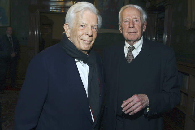 Christoph von Dohnanyi mit Bruder Klaus von Dohnanyi bei der Verleihung der Johannes-Brahms-Medaille im Rathaus. Hamburg, 13.01.2020