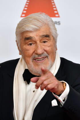 Bilder des Jahres 2020, Entertainment 01 Januar Entertainment Bilder des Tages Mario ADORF (Schauspieler), Einzelbild,angeschnittenes Einzelmotiv,Portraet,Portrait,Porträt.47.Deutscher Filmball-Roter Teppich,Red Carpet,am 18.01.2020. H o t e l B a y e r i s c h e r H o f, M u e n c h e n.