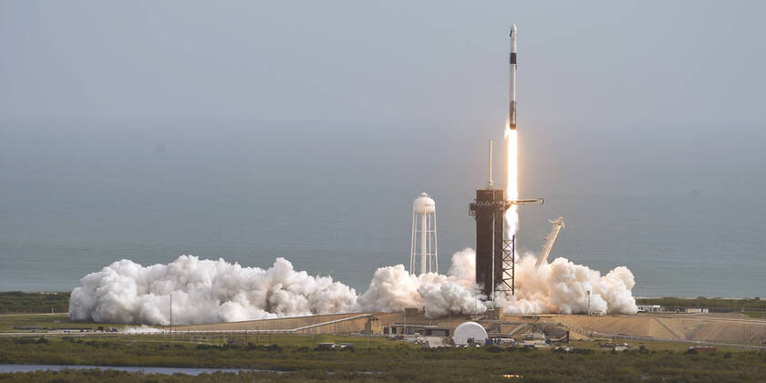 Bilder des Jahres 2020, News 01 Januar News Themen der Woche KW03 News Bilder des Tages A SpaceX Falcon 9 rocket boosts the Crew Dragon spacecraft for NASA on a Launch Abort Test at 10:30 AM from Complex 39A at the Kennedy Space Center, Florida on Sunday, January 19, 2020. SpaceX conducted the test as a final measure to assure safety for future crewed missions to the International Space Station.  KSP20200119008 JOExMARINOx-xBILLxCANTRELL