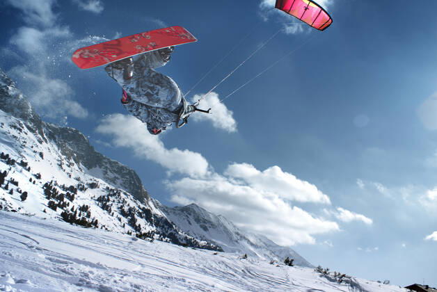 IMAGO Creative: Alternativer Wintersport Snowkite