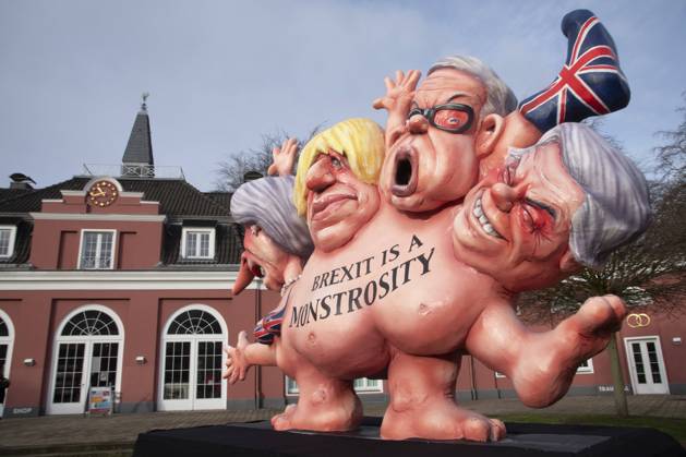Bilder des Jahres 2020, News 01 Januar News Themen der Woche KW05 Skulptur vor dem Schloss Oberhausen, BREXIT IS A MONSTROSITY, Pressekonferenz anlaesslich der Ausstellung ,,Jacques Tilly Ð Politik und Provokation Ð Karikaturen XXL,, in der LUDWIGGALERIE Schloss Oberhausen, am 30.01.2020,