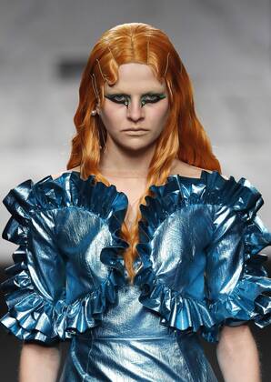 Bilder des Jahres 2020, Entertainment 01 Januar Entertainment Bilder des Tages A model presents a creation of the Fall Winter 2020 21 collection by fashion designer Spanish Ana Locking during the Mercedes-Benz Fashion Week 2020 Madrid, in Madrid, Spain, 31 January 2020. The MBFW Madrid runs from 28 January to 02 February 2020. Mercedes-Benz Fashion Week Madrid !ACHTUNG: NUR REDAKTIONELLE NUTZUNG!  Copyright: xBallesterosx GRAF2254 20200131-637160962217574396