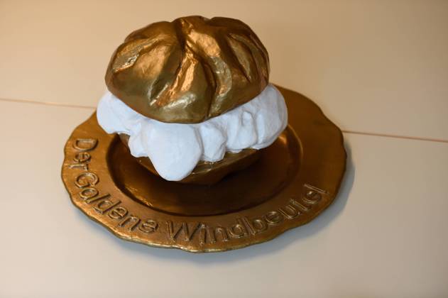 Food Watch vergibt den Goldenen Windbeutel an Alete 28.11.2017 Bad Homburg x1x Food Watch vergibt den Goldenen Windbeutel für die größte Webelüge an die Firma Alete . Der Negativ-Preis wurde für den hohen Zuckergehalt im Alete Kinderkeks ab dem 8. Monat verliehen. Bad Homburg Bad Homburg Hessen Germany