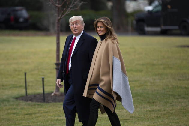 Bilder des Jahres 2020, Entertainment 01 Januar Entertainment Bilder des Tages United States President Donald J. Trump walks across the South Lawn to Marine One as he and First lady Melania Trump depart the White House in Washington D.C., U.S., on Friday, January 31, 2020, for a weekend trip to Mar-a-Lago. Copyright: xÂ©2020xConsolidatedxNewsxPhotosxxxAllxRightsxReservedx