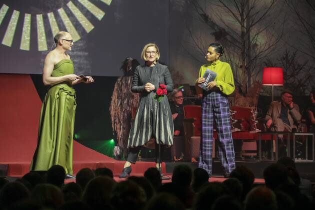 30.01.2020, Grafenegg NÖ, Österreichischer Filmpreis 2020, Verleihungsgala d. Akademie des Österreichischen Films im Bild: Markus Schleinzer, Salka Weber, Landeshauptfrau Johanna Mikl-Leitner, -a d Bühne