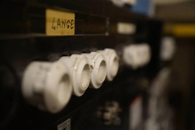 Analoge Sicherungen in einem Bremer Mehrfamilienhaus.
