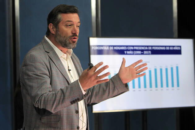 Santiago, 3 February 2020 The Minister of Social Development and the Family, Sebastian Sichel, together with the director of Senama, Pablo Pizarro, present the figures that leave the elderly as part of the 16 2 of the national population, they also give figures on dependency, health, quality of life and how the benefits are progressing to increase their income and decrease their expenses Jonnathan Oyarzu Copyright: JONNATHANxOYARZUN ATONxCHILE