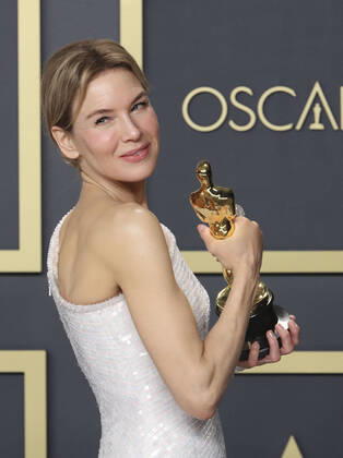 OSCARS. Beste Hauptdarstellerin. Preisträgerinnen 2011-2020 February 9, 2020, Hollywood, California, USA: Renee Zellweger, winner of the Actress in a Leading Role award for Judy, poses in the press room of the 92nd Academy Awards on Sunday February 9, 2020 at the Dolby Theater in Hollywood, California. BURT HARRIS BNS PI Hollywood USA - ZUMAp124 20200209_zaa_p124_165 Copyright: xBurtxHarrisx