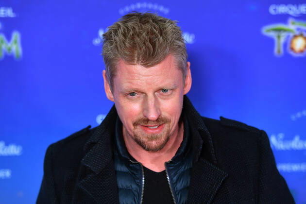 Martin GRUBER (Schauspieler), Einzelbild,angeschnittenes Einzelmotiv,Portraet,Portrait,Porträt. Roter Teppich,Red Carpet,Arrival. TOTEM von Cirque du Soleil, am 13.02.2020 in Muenchen,