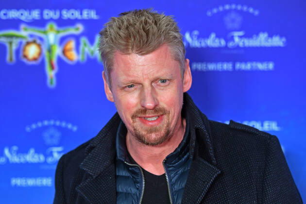 Martin GRUBER (Schauspieler), Einzelbild,angeschnittenes Einzelmotiv,Portraet,Portrait,Porträt. Roter Teppich,Red Carpet,Arrival. TOTEM von Cirque du Soleil, am 13.02.2020 in Muenchen,