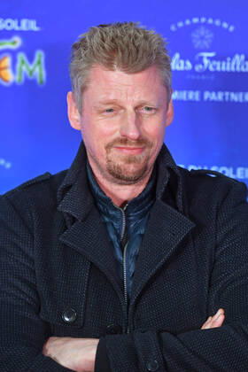 Martin GRUBER (Schauspieler), Einzelbild,angeschnittenes Einzelmotiv,Portraet,Portrait,Porträt. Roter Teppich,Red Carpet,Arrival. TOTEM von Cirque du Soleil, am 13.02.2020 in Muenchen,