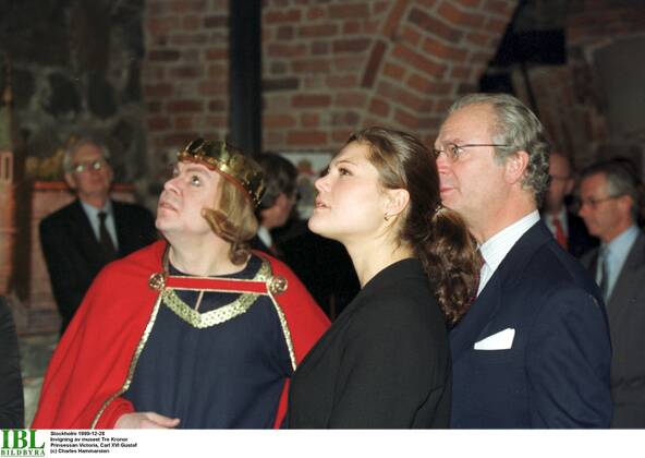Crown Princess Victoria, King Carl XVI Gustaf Inauguration of the museum Three Crowns, Stockholm 1999 12 28 c Charles Hammarsten IBL royal house Sweden x2492x, Copyright: xCharlesxHammarsten TTx Invigning av museet Tre Kronor, Stockholm 1999-12-28