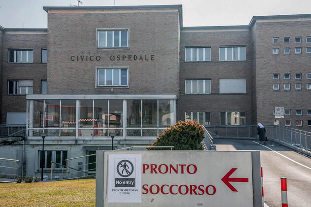 2020 Bilder des Jahres, News 02 Februar News Themen der Woche KW08 News Bilder des Tages Codogno. Corona Virus Covid-19 emergency in Codogno closed shops and people with masks In the photo the closed Codogno hospital (Carlo Cozzoli Fotogramma, Milan - 2020-02-22) p.s. la foto e utilizzabile nel rispetto del contesto in cui e stata scattata, e senza intento diffamatorio del decoro delle persone rappresentate  Copyright: xCarloxCozzolix xFOTOGRAMMAx