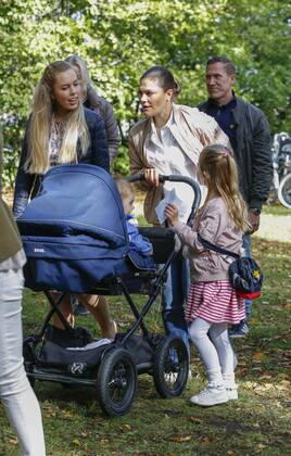Crown Princess Victoria, Prince Oscar, Princess Estelle Prince Daniels race and Sports Day 2017, Hagaparken, Stockholm Sweden royal house Sweden x2551x, Copyright: xTTxImagex xIBLx Prince Daniel s Race and Sports Day, Hagaparken, Solna, Sweden,