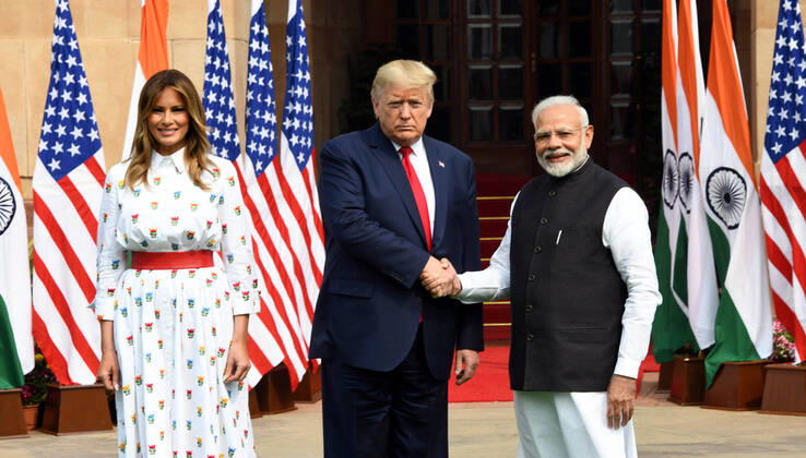 2020 Bilder des Jahres, News 02 Februar News Themen der Woche KW09 (200225) -- NEW DELHI, Feb. 25, 2020 -- U.S. President Donald Trump shakes hands with Indian Prime Minister Narendra Modi before their meeting at Hyderabad House in New Delhi, India, Feb. 25, 2020. (Photo by Xinhua) INDIA-NEW DELHI-MODI-TRUMP-MEETING ParthaxSarkar 