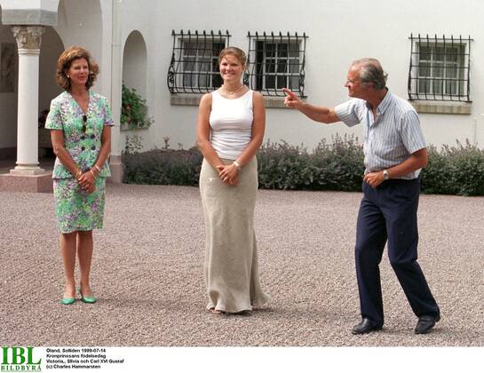 Crown Princess Victoria, King Carl XVI Gustaf, Queen Silvia Crown Princes Birthday, Solliden, 1999 07 14 c Charles Hammarsten IBL royal house Sweden x2492x, Copyright: xCharlesxHammarsten TTx Kronprinssans födelsedag, 1999-07-14
