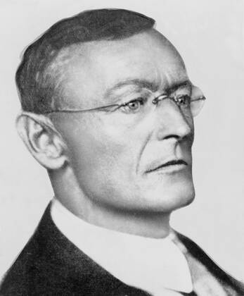 Nobelpreis fÃ¼r Hermann Hesse, 75. Jahrestag am 14. November Hermann Hesse (1877-1962) German novelist, poet, and winner of the Nobel Prize for Literature in 1946. Courtesy Everett Collection PUBLICATIONXNOTxINxCANxCHNxFRAxITAxJPNxNORxPOLxRUSxESPxUKxUSA Copyright: xCourtesyxEverettxCollectionx HISL004 EC110