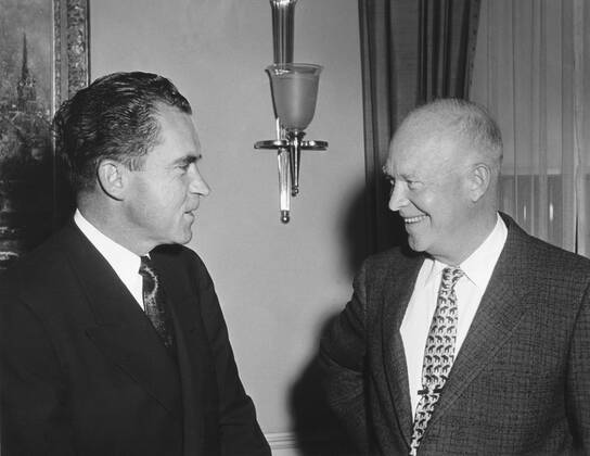 President Eisenhower and Vice President Nixon during the 1956 Presidential Campaign. They discussed Nixon s extensive campaign tour. - (BSLOC_2014_16_127) For usage credit please use; PUBLICATIONXNOTxINxCANxCHNxFRAxITAxJPNxNORxPOLxRUSxESPxUKxUSA Copyright: xCourtesyxEverettxCollectionx HISL038 EC934