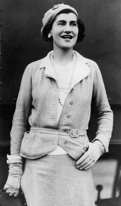 IMAGO ICONS: Coco Chanel Gabrielle Coco Chanel, June 19, 1936 Courtesy Everett Collection PUBLICATIONXNOTxINxCANxCHNxFRAxITAxJPNxNORxPOLxRUSxESPxUKxUSA Copyright: xCourtesyxEverettxCollectionx PBDCOCH EC003
