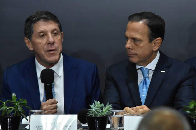 SÃO PAULO, SP - 28.02.2020: COLETIVA DE IMPRENSA JOÃO DORIA COVID19 - João Doria, (PSDB) Governor of São Paulo, participates in a press conference on the campaign to prevent and combat Coronavirus (Covid-19) with integrated actions between state departments, at the Palácio dos Bandeirantes, in São Paulo, this Friday ( 28). In the photo David Uip and João Doria. x1884034x RobertoxCasimiro