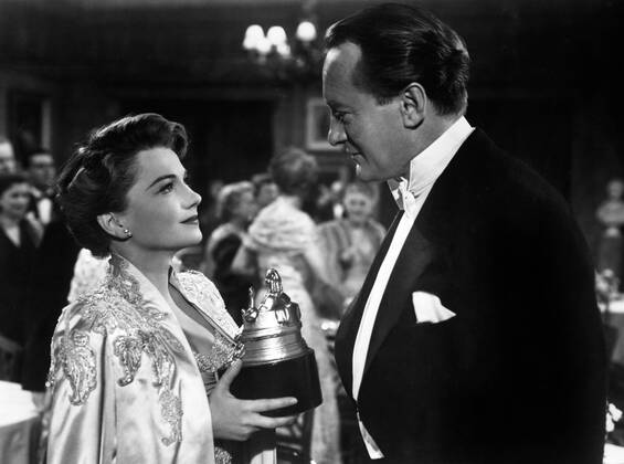 OSCARS. Bester Nebendarsteller. PreistrÃ¤ger 1951-1960 ALL ABOUT EVE, Anne Baxter, George Sanders, 1950, TM and Copyright (c) 20th Century Fox Film Corp. All rights reserved. Â©20thCentFox Courtesy Everett Collection PUBLICATIONXNOTxINxCANxCHNxFRAxITAxJPNxNORxPOLxRUSxESPxUKxUSA Copyright: xÃ‚Â©20thCentFox CourtesyxEverettxCollectionx MBDALAB EC023