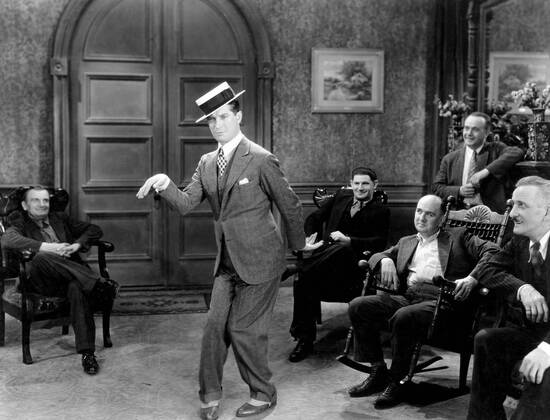 THE BIG POND, Maurice Chevalier (center), 1930 Courtesy Everett Collection PUBLICATIONXNOTxINxCANxCHNxFRAxITAxJPNxNORxPOLxRUSxESPxUKxUSA Copyright: xCourtesyxEverettxCollectionx MBDBIPO EC005