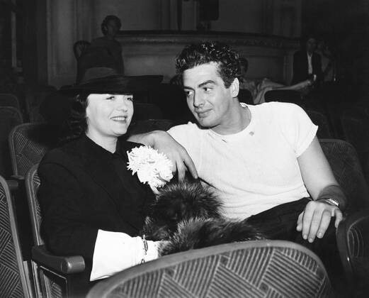 FOOTLIGHT SERENADE, Pola Negri, left, visiting Victor Mature, on-set, 1942, TM and Copyright Ã‚Â©20th Century Fox Film Corp. All rights reserved courtesy Everett Collection Â©20thCentFox Courtesy Everett Collection PUBLICATIONXNOTxINxCANxCHNxFRAxITAxJPNxNORxPOLxRUSxESPxUKxUSA Copyright: x20thCentFox CourtesyxEverettxCollectionx MBDFOSE FE019