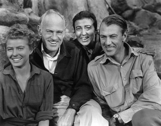 OSCARS. Beste Nebendarstellerin. PreistrÃ¤gerinnen 1941-1950 FOR WHOM THE BELL TOLLS, Ingrid Bergman, director Sam Wood, Katina Paxinou, Gary Cooper on set, 1943 Courtesy Everett Collection PUBLICATIONXNOTxINxCANxCHNxFRAxITAxJPNxNORxPOLxRUSxESPxUKxUSA Copyright: xCourtesyxEverettxCollectionx MBDFOWH EC035