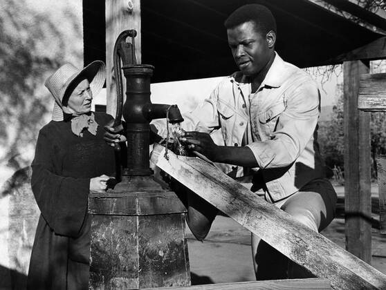 OSCARS. Bester Hauptdarsteller. PreistrÃ¤ger 1961-1970 LILIES OF THE FIELD, Lilia Skala, Sidney Poitier, 1963 Courtesy Everett Collection PUBLICATIONXNOTxINxCANxCHNxFRAxITAxJPNxNORxPOLxRUSxESPxUKxUSA Copyright: xCourtesyxEverettxCollectionx MBDLIOF EC097
