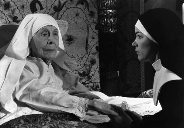NASTY HABITS, from left: Edith Evans, Glenda Jackson, 1977 Courtesy Everett Collection PUBLICATIONXNOTxINxCANxCHNxFRAxITAxJPNxNORxPOLxRUSxESPxUKxUSA Copyright: xCourtesyxEverettxCollectionx MBDNAHA EC002