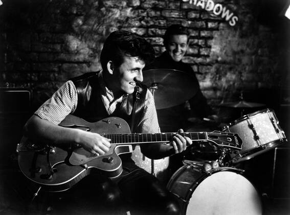 SUMMER HOLIDAY, The Shadows, Bruce Welch (front), Brian Bennett, 1963 Courtesy Everett Collection !ACHTUNG AUFNAHMEDATUM GESCHÃ„TZT! PUBLICATIONXNOTxINxCANxCHNxFRAxITAxJPNxNORxPOLxRUSxESPxUKxUSA Copyright: xCourtesyxEverettxCollectionx MBDSUHO EC011
