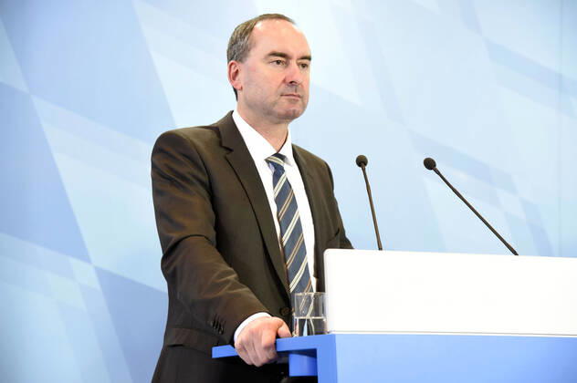 Hubert Aiwanger bei der Pressekonferenz zur Kabinettssitzung zum Thema Coronavirus-Infektion und die Auswirkungen auf die bayerische Wirtschaft in der Staatskanzlei. München, 10.03.2020