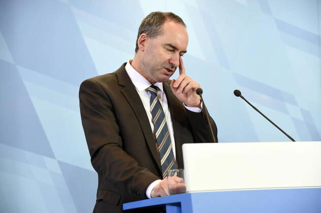 Hubert Aiwanger bei der Pressekonferenz zur Kabinettssitzung zum Thema Coronavirus-Infektion und die Auswirkungen auf die bayerische Wirtschaft in der Staatskanzlei. München, 10.03.2020