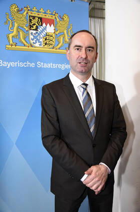 Hubert Aiwanger bei der Pressekonferenz zur Kabinettssitzung zum Thema Coronavirus-Infektion und die Auswirkungen auf die bayerische Wirtschaft in der Staatskanzlei. München, 10.03.2020
