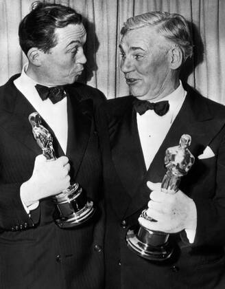 OSCARS. Bester Nebendarsteller. PreistrÃ¤ger 1941-1950 THE TREASURE OF THE SIERRA MADRE, from left: director John Huston, Walter Huston, (Best Supporting Actor), compare Academy Awards, 1948 Courtesy Everett Collection !ACHTUNG AUFNAHMEDATUM GESCHÃ„TZT! PUBLICATIONXNOTxINxCANxCHNxFRAxITAxJPNxNORxPOLxRUSxESPxUKxUSA Copyright: xCourtesyxEverettxCollectionx MBDTROF EC061