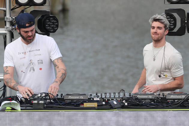 Bilder des Jahres 2020, Entertainment 03 März Entertainment Themen der Woche KW11 Entertainment Bilder des Tages PONTE VEDRA BEACH, FL - MARCH 10: Alex Pall and Andrew Taggert of The Chainsmokers perform at Military Appreciation Day Ceremony during THE PLAYERS Championship on March 10, 2020 at Ponte Vedra Beach, Florida. Copyright: xmpi34x