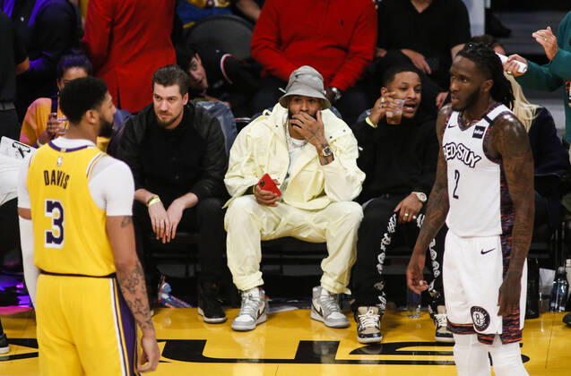 Bilder des Jahres 2020, Entertainment 03 März Entertainment Themen der Woche KW11 Entertainment Bilder des Tages March 10, 2020, Los Angeles, California, U.S: Odell Beckham Jr. (L) and Ben Beard attend a basketball game between the Los Angeles Lakers and the Brooklyn Nets at Staples Center on March 10, 2020 in Los Angeles, California. Los Angeles U.S. - ZUMAc68_ 20200310_zaf_c68_035 Copyright: xRingoxChiux