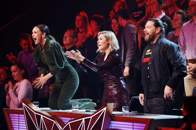 Bilder des Jahres 2020, Entertainment 03 März Entertainment Themen der Woche KW11 Carolin Kebekus, Ruth Moschner und Rea Garvey in der 1. Live Show der 2. Staffel The Masked Singer 2020 in den MMC Studios Köln-Ossendorf. Köln, 10.03.2020