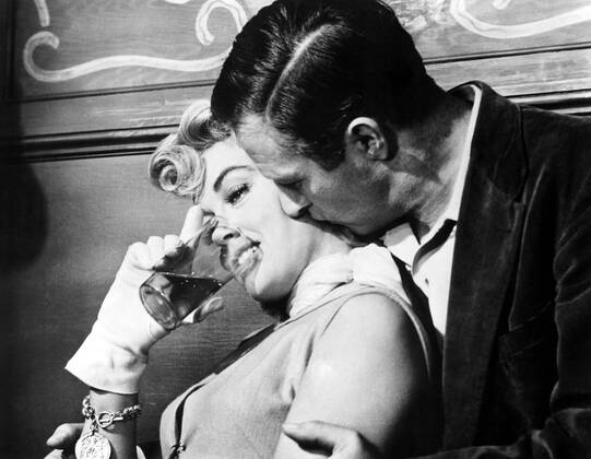 OSCARS: Beste Nebendarstellerin, PreistrÃ¤gerinnen 1951-1960 WRITTEN ON THE WIND, Dorothy Malone (left), 1956 Courtesy Everett Collection !ACHTUNG AUFNAHMEDATUM GESCHÃ„TZT! PUBLICATIONXNOTxINxCANxCHNxFRAxITAxJPNxNORxPOLxRUSxESPxUKxUSA Copyright: xCourtesyxEverettxCollectionx MBDWRON EC030