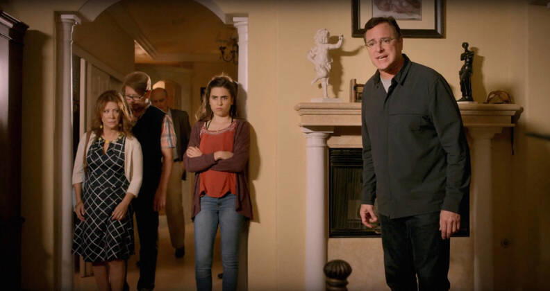 BENJAMIN, from left: Cheri Oteri, Dave Foley, Rob Corddry, Clara Mamet, Bob Saget, 2019. Redbox Courtesy Everett Collection !ACHTUNG AUFNAHMEDATUM GESCHÃ„TZT! PUBLICATIONXNOTxINxCANxCHNxFRAxITAxJPNxNORxPOLxRUSxESPxUKxUSA Copyright: xCourtesyxEverettxCollectionx MCDBENJ EC016